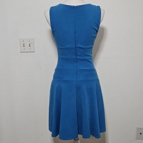Diane Von Furstenburg fit and flare style dress size 2 - Picture 3 of 15